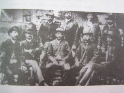 Grupo de Cubanos emigrados en Costa rica, en 1981. Antonio Maceo al centro y de pie.